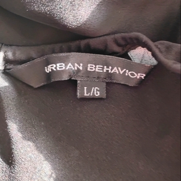 Elegant Black Women's Sleeveless Top - Picture 8 of 9